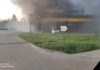 103 strażaków gasiło sklep Media Expert. Przyczyna pożaru nieustalona - zdjęcie główne