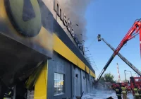 Ponad 100 strażaków walczyło z pożarem marketu Media Expert - zdjęcie główne