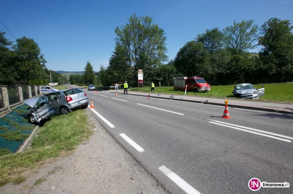 Zderzenie samochodów, jeden pojazd dachował - zdjęcie 3