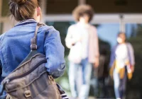 Prof. Anna Wileczek o Młodzieżowym Słowie Roku: emocje i ekspresja są walutą komunikacyjną młodych (wywiad) - zdjęcie główne