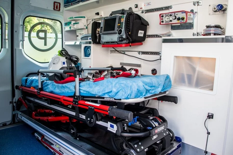 Ostatnie karetki oficjalnie przekazane. Szpital zyskał w ramach tarczy dwa ambulanse - zdjęcie 3