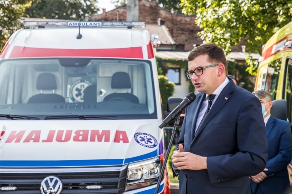 Ostatnie karetki oficjalnie przekazane. Szpital zyskał w ramach tarczy dwa ambulanse - zdjęcie 4