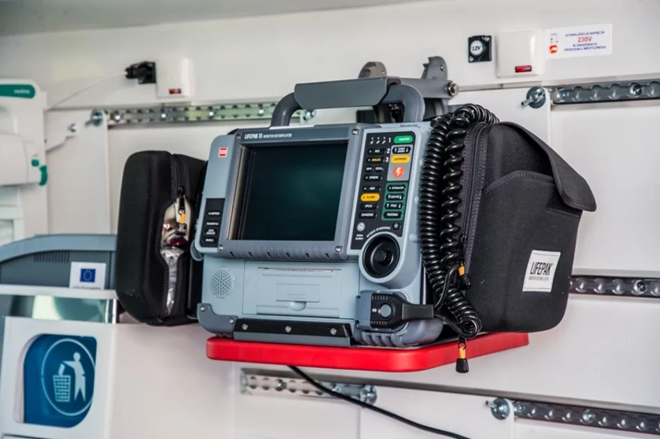 Ostatnie karetki oficjalnie przekazane. Szpital zyskał w ramach tarczy dwa ambulanse - zdjęcie 6