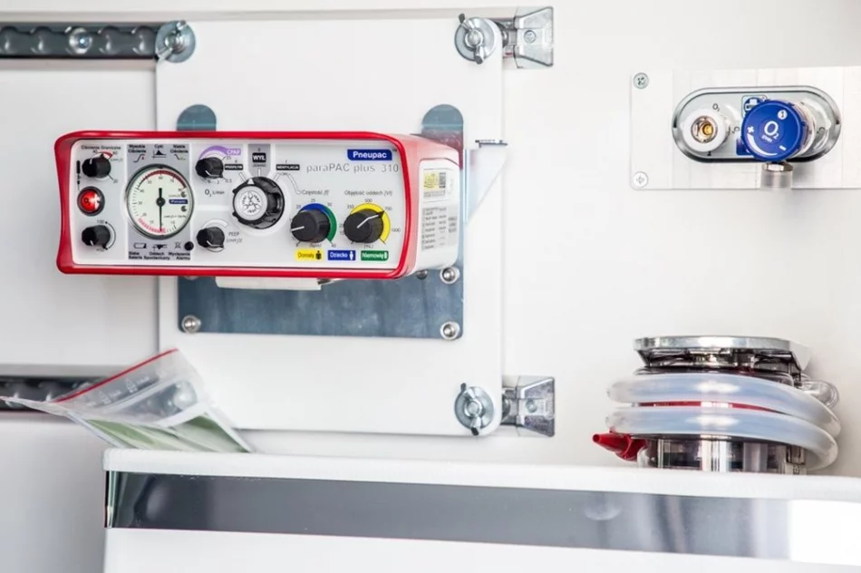 Ostatnie karetki oficjalnie przekazane. Szpital zyskał w ramach tarczy dwa ambulanse - zdjęcie 7