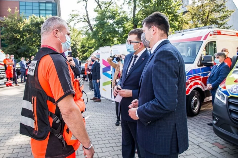 Ostatnie karetki oficjalnie przekazane. Szpital zyskał w ramach tarczy dwa ambulanse - zdjęcie 9