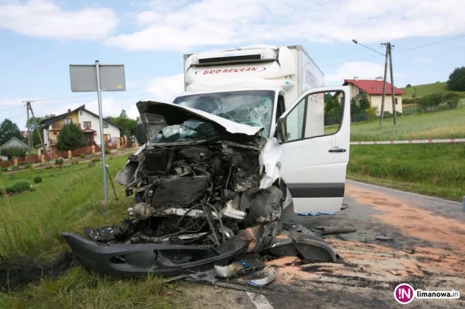 Czołowe zderzenie dwóch ciężarówek - zdjęcie 2