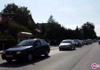 Drogowcy frezują starą nawierzchnię - tworzą się korki - zdjęcie główne