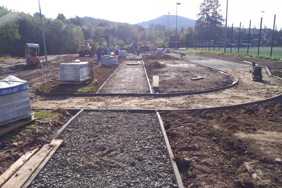 Trwają prace przy bazie rekreacyjno – sportowej  - zdjęcie 3