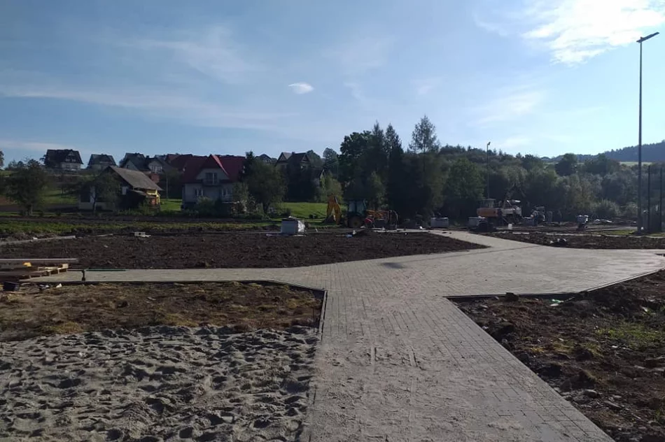 Trwają prace przy bazie rekreacyjno – sportowej  - zdjęcie 4