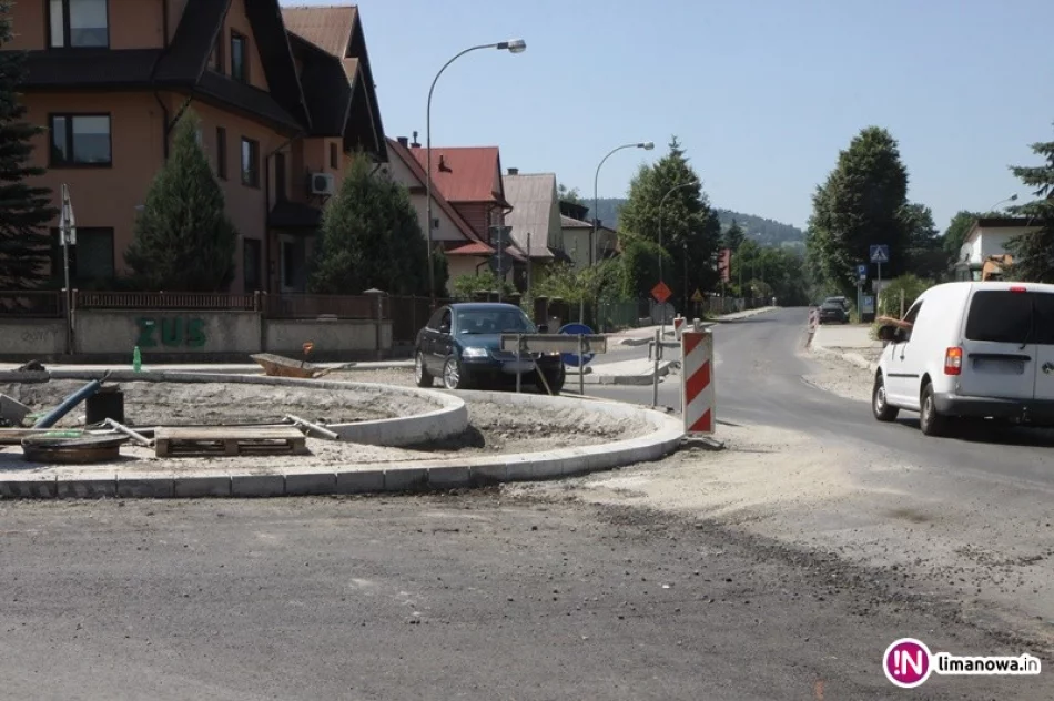 Wprowadzono ruch okrężny - kierowcy jeżdżą na pamięć, czyli pod prąd - zdjęcie 2