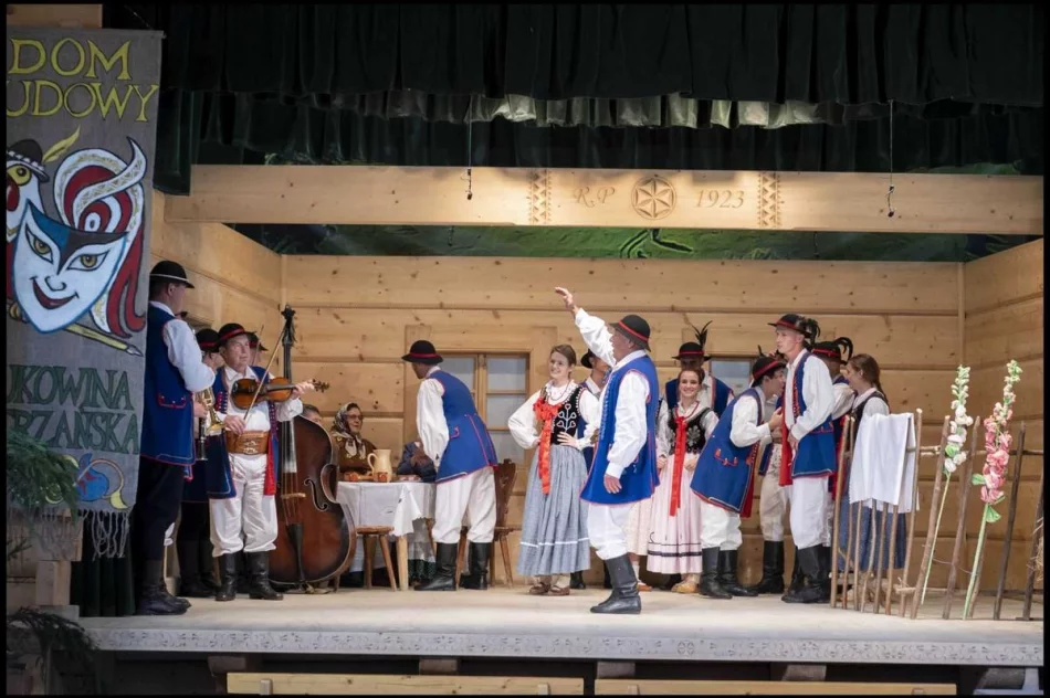 Zespół Spod Kicek laureatem 35. Międzywojewódzkiego Sejmiku Wiejskich Zespołów Teatralnych - zdjęcie 2