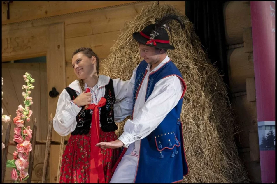 Zespół Spod Kicek laureatem 35. Międzywojewódzkiego Sejmiku Wiejskich Zespołów Teatralnych - zdjęcie 3