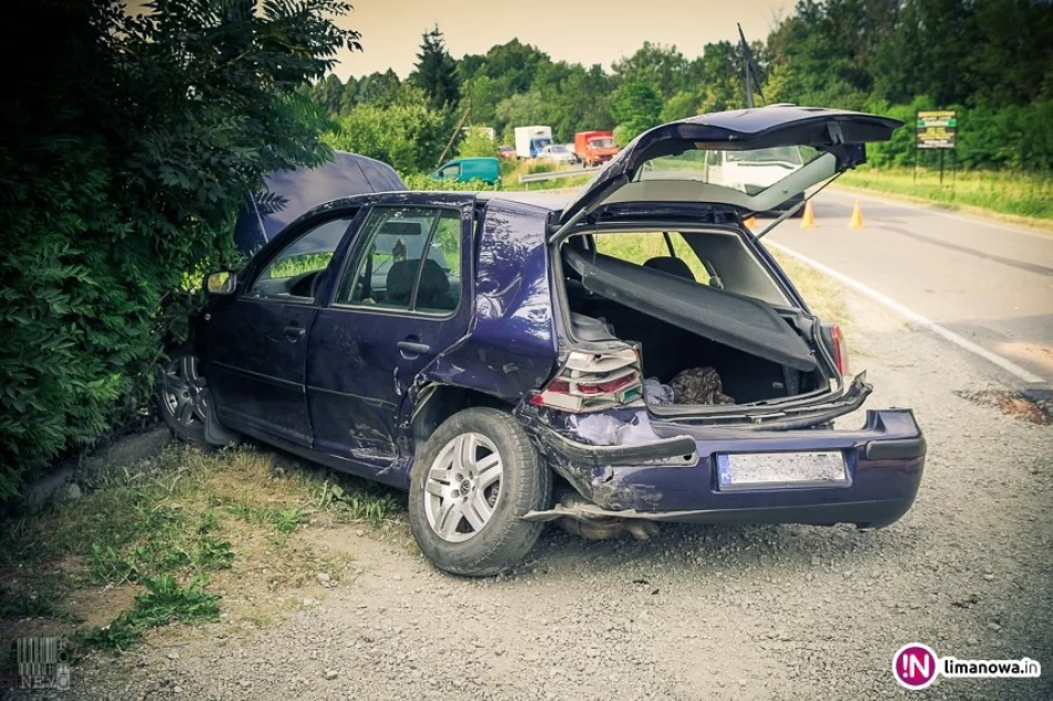Zderzenie podczas wyprzedzania. Jeden z kierowców trafił do szpitala - zdjęcie 2