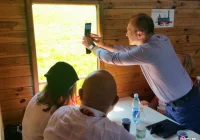 Marszałek Sowa w pociągu retro do Kasiny Wielkiej - zdjęcie główne