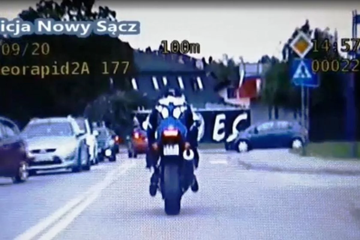 Policjanci z sądeckiej grupy Speed podjęli pościg na motocyklistą