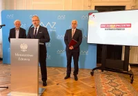 Rząd wprowadza kolejne obostrzenia: mniejsza liczba gości na weselach, krócej działająca gastronomia, maseczki w przestrzeni publicznej także w "żółtych strefach" - zdjęcie główne