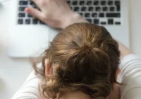 Policja ostrzega przed oszustami działającymi w sieci - zdjęcie główne