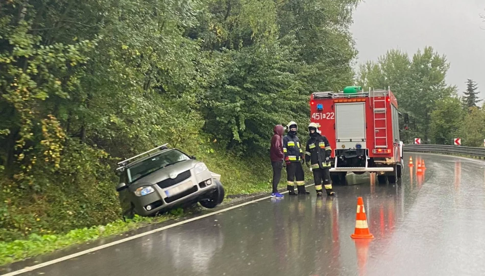 Samochód osobowy zderzył się z kursowym busem - zdjęcie 1