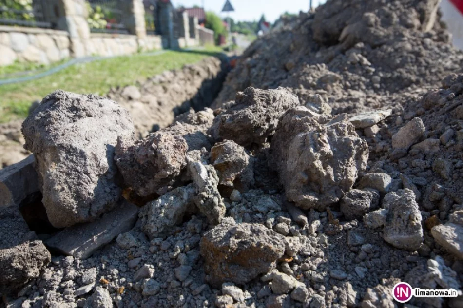Policjanci od piątku czekają na saperów - zdjęcie 2