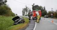 Na "krajówce" dachował samochód, 52-latek trafił do szpitala - zdjęcie 2