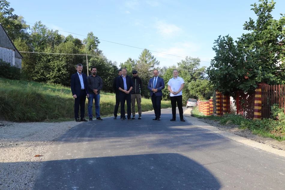 Zmodernizowane drogi w Męcinie, Młynnem i Lipowem już po odbiorach - zdjęcie 12