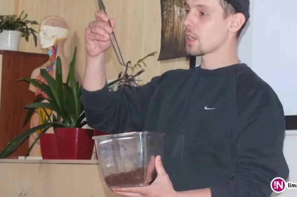 Uczyli się jak obchodzić się z ptasznikami i skorpionami - zdjęcie 2