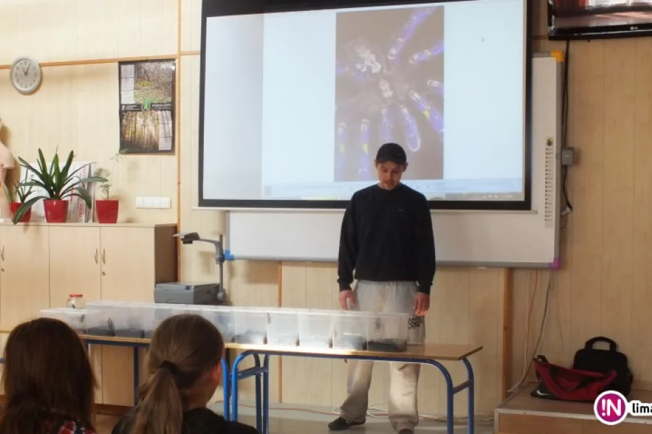 Uczyli się jak obchodzić się z ptasznikami i skorpionami - zdjęcie 4