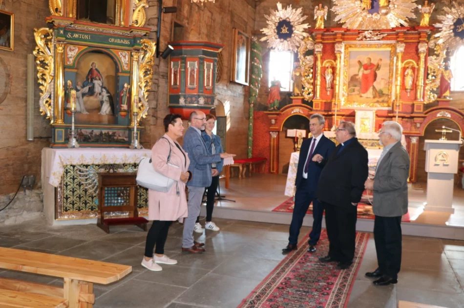 Wizytowali zabytkowe kościoły, w których prowadzone są prace dzięki dotacjom - zdjęcie 4
