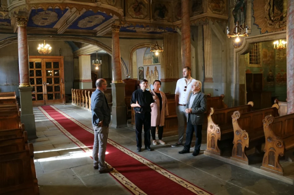 Wizytowali zabytkowe kościoły, w których prowadzone są prace dzięki dotacjom - zdjęcie 6