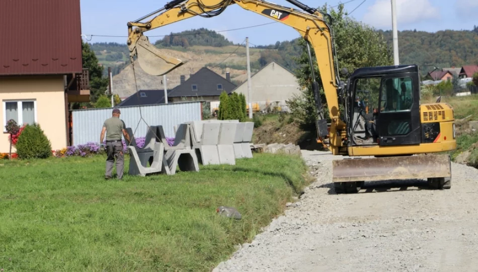 Trwa przebudowa gminnej drogi za ponad 700 tys. zł - zdjęcie 1