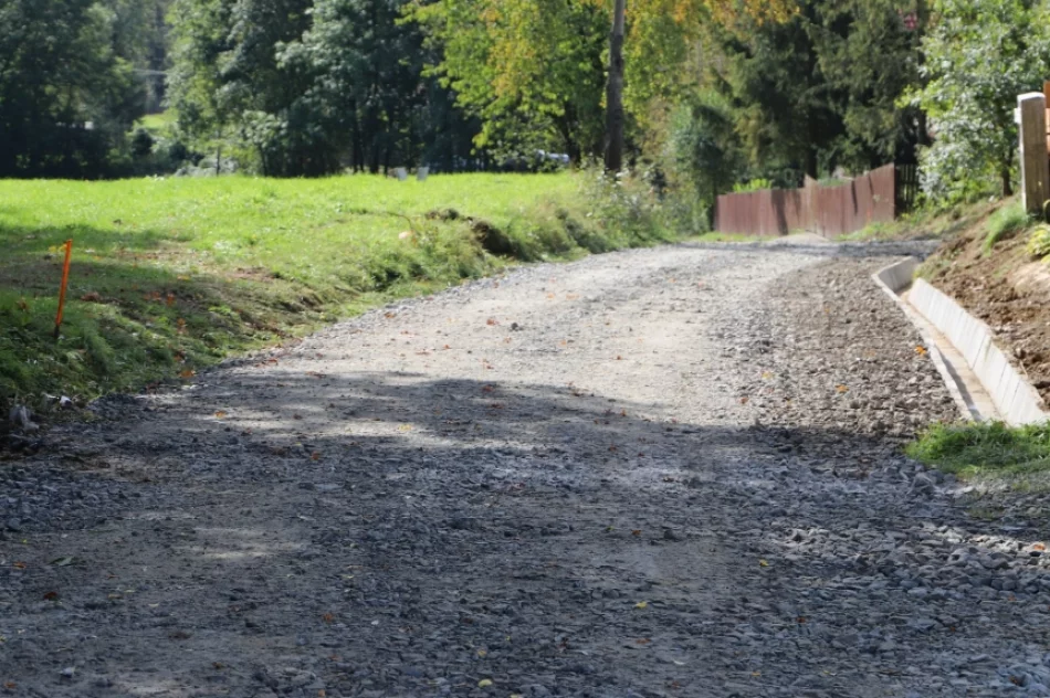 Trwa przebudowa gminnej drogi za ponad 700 tys. zł - zdjęcie 2