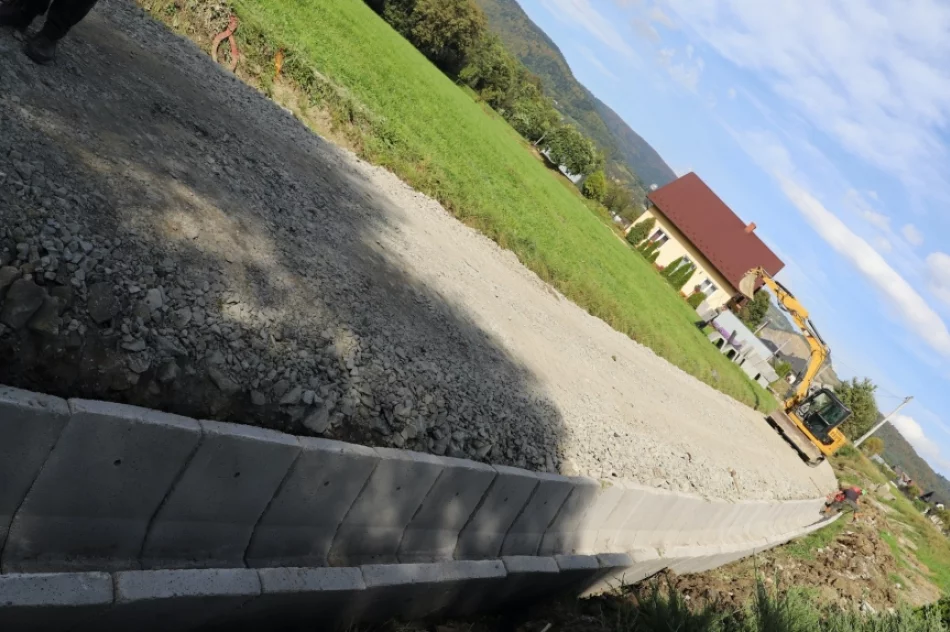 Trwa przebudowa gminnej drogi za ponad 700 tys. zł - zdjęcie 3