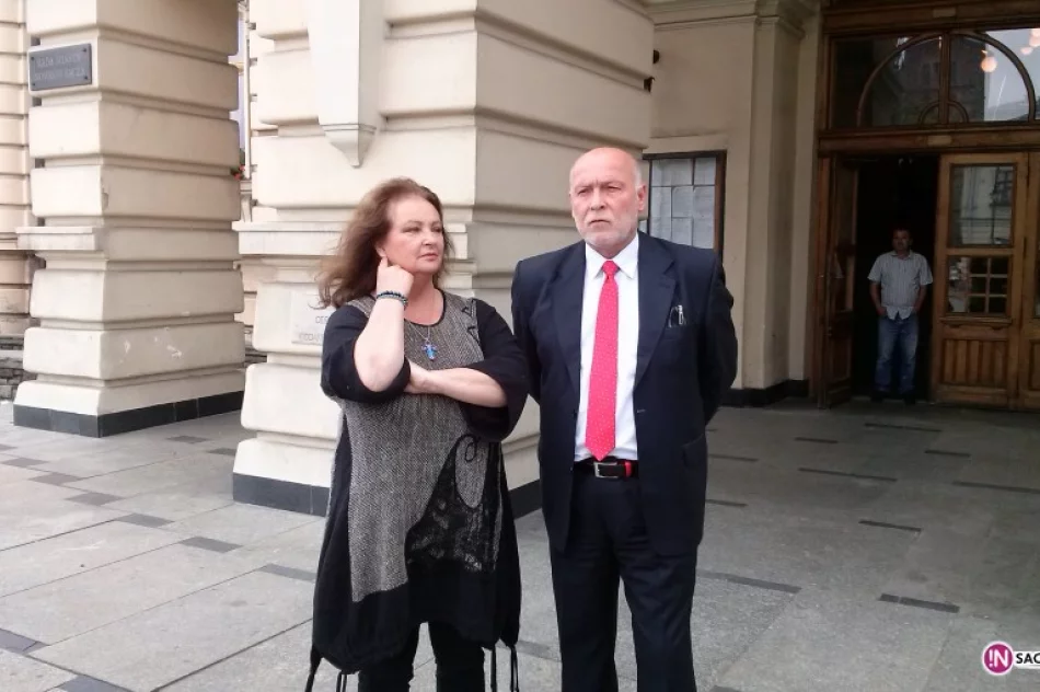 Rodzina uchodźców z Ukrainy otrzymała dziś klucze do mieszkania od Fundacji Anny Dymnej „Mimo Wszystko”. - zdjęcie 2