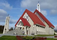 Zakażony ksiądz proboszcz w szpitalu, wspomagany respiratorem - zdjęcie główne