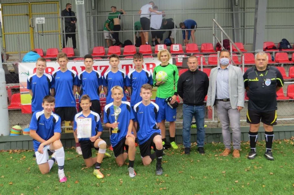 Łukowica i limanowska „Trójka” z mistrzostwem powiatu - zdjęcie 2