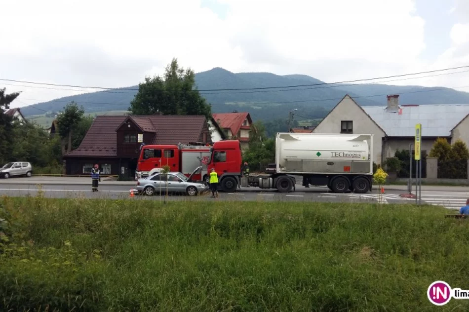 Audi zderzyło się z cysterną, dwie kobiety zostały ranne - zdjęcie 2