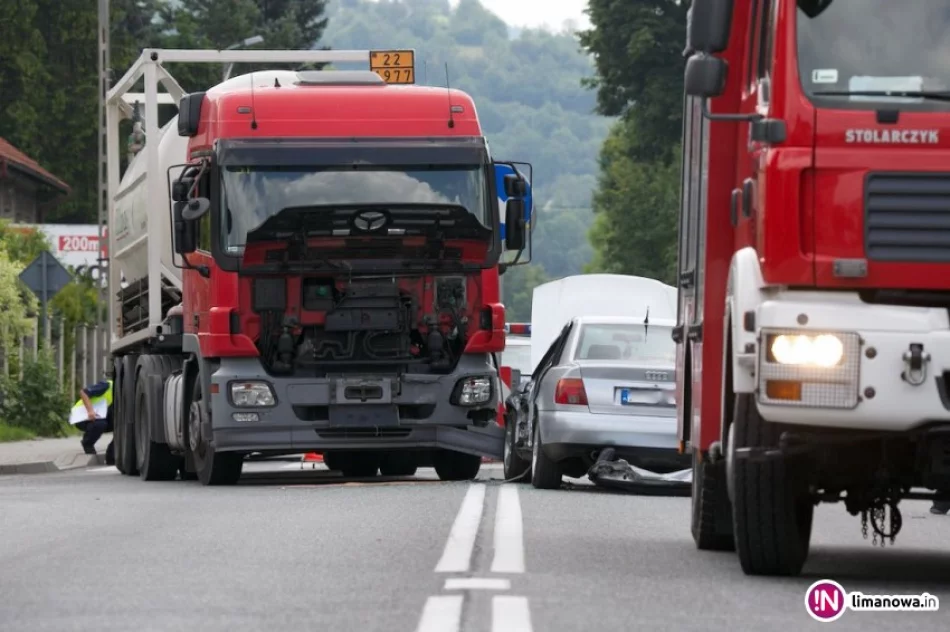 Audi zderzyło się z cysterną, dwie kobiety zostały ranne - zdjęcie 3