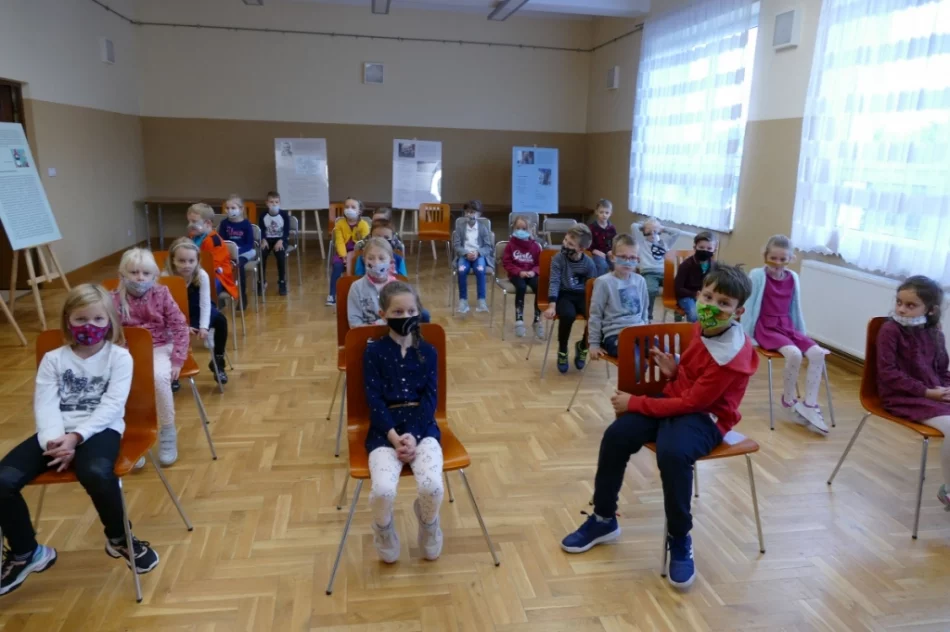 Pasowali najmłodszych uczniów na czytelników - zdjęcie 7