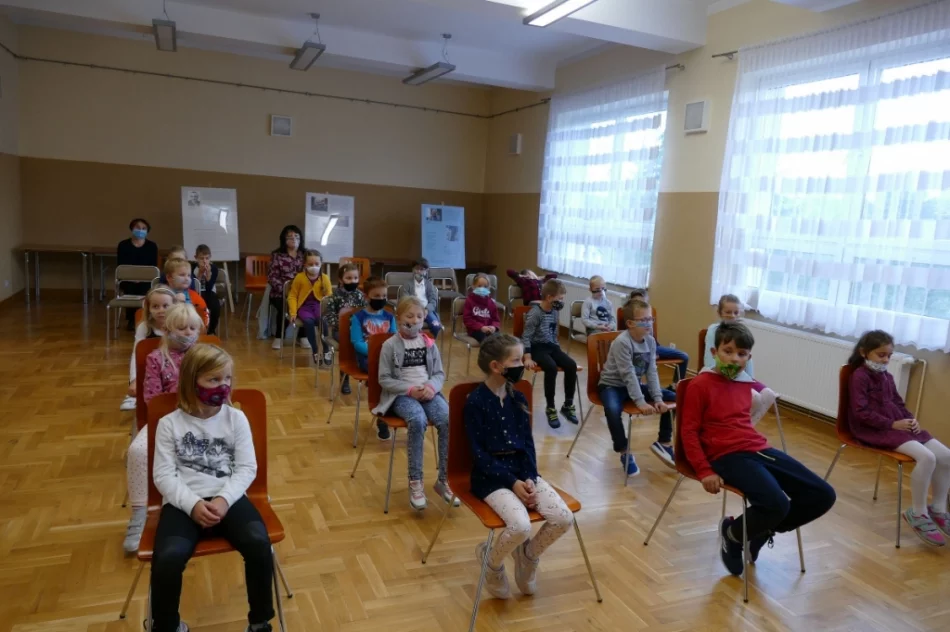 Pasowali najmłodszych uczniów na czytelników - zdjęcie 8