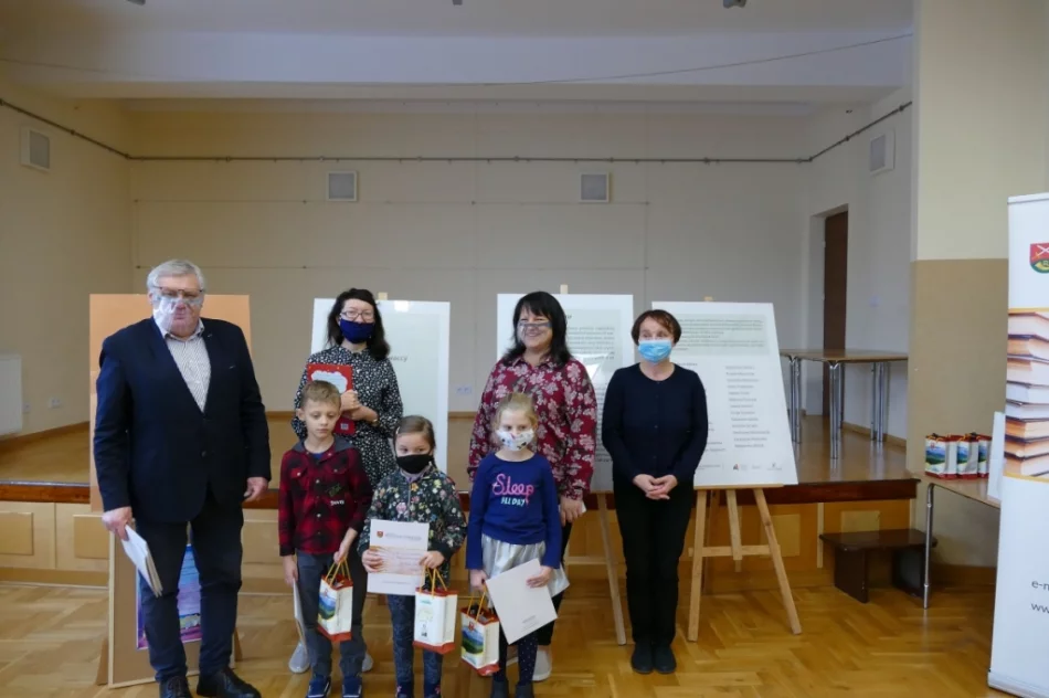 Pasowali najmłodszych uczniów na czytelników - zdjęcie 10