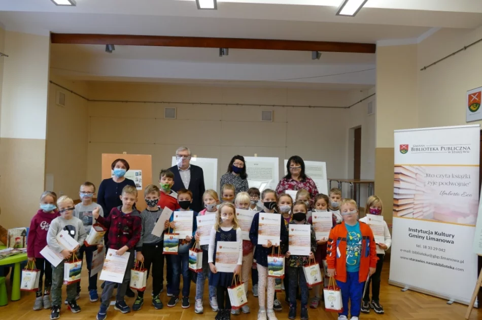 Pasowali najmłodszych uczniów na czytelników - zdjęcie 11