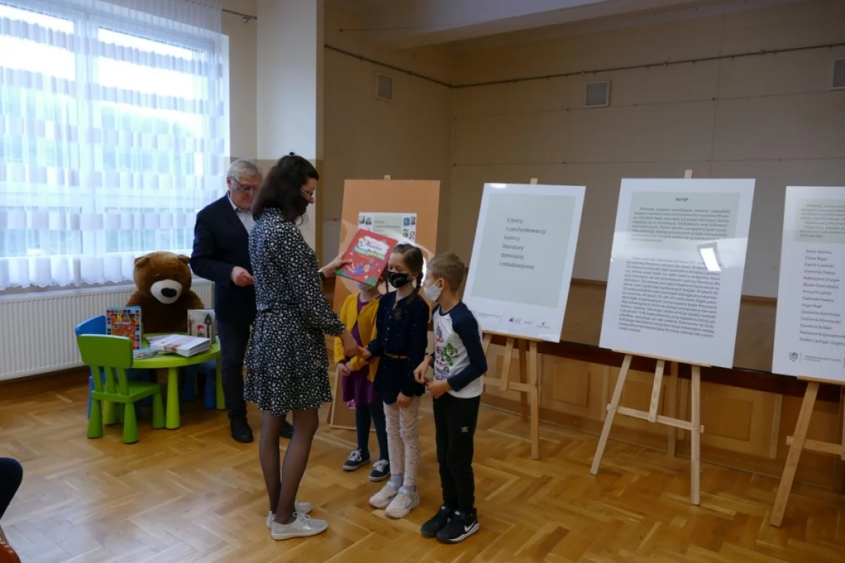 Pasowali najmłodszych uczniów na czytelników