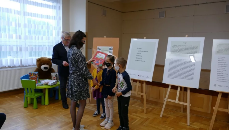 Pasowali najmłodszych uczniów na czytelników - zdjęcie 1