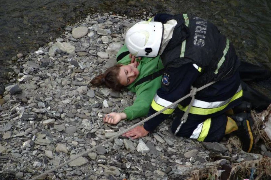 Na wiadukcie w Grybowie palił się pociąg, są ranni - zdjęcie 2