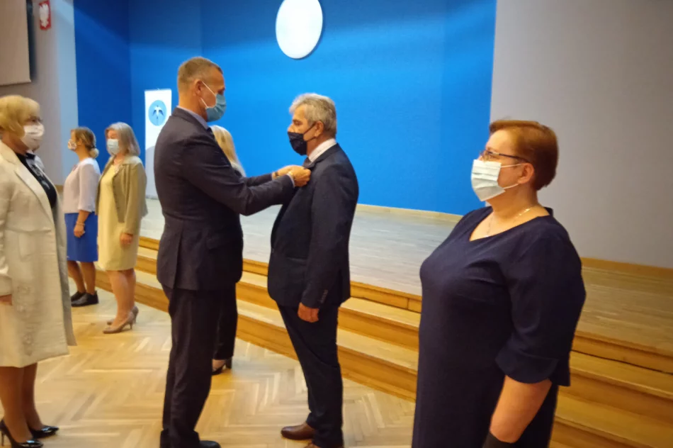 Nauczyciele z „Ekonoma” odznaczeni przez ministra i kuratora - zdjęcie 2