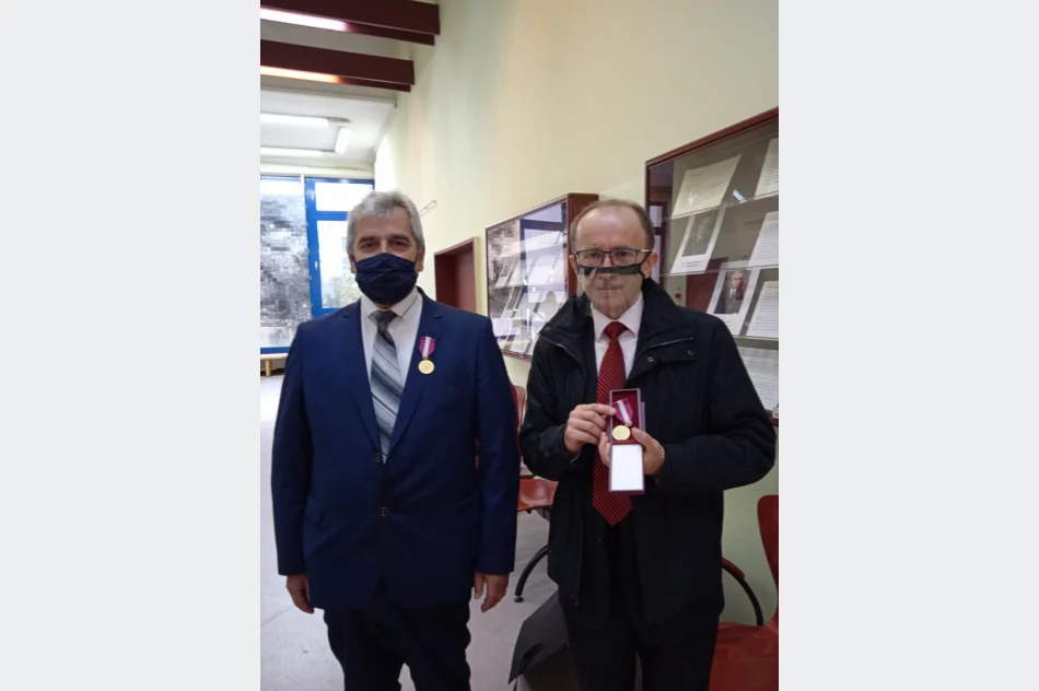 Nauczyciele z „Ekonoma” odznaczeni przez ministra i kuratora - zdjęcie 3