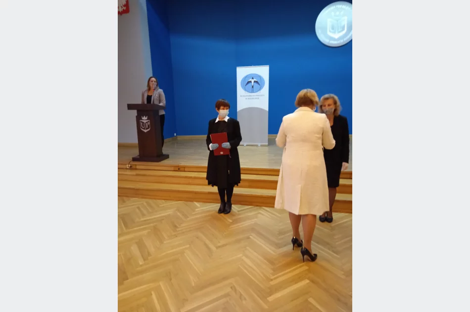 Nauczyciele z „Ekonoma” odznaczeni przez ministra i kuratora - zdjęcie 4