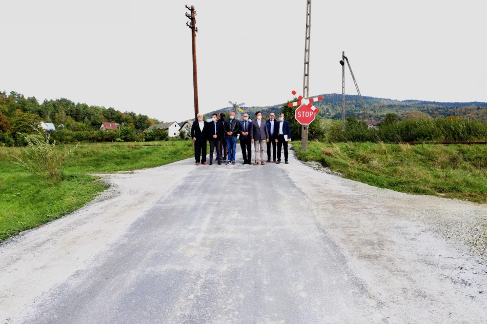 Kolejne zmodernizowane drogi gminne po odbiorach - zdjęcie 4