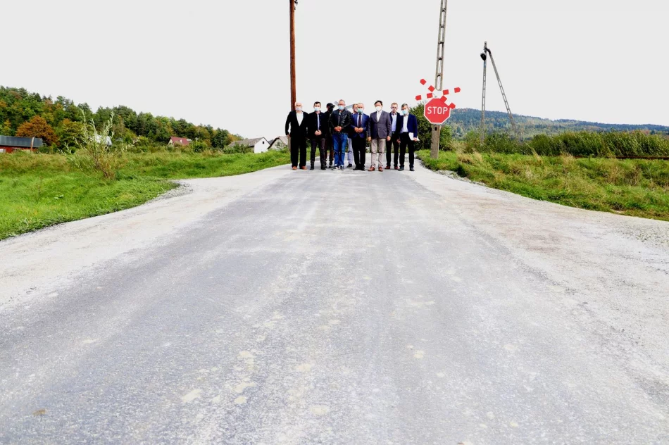 Kolejne zmodernizowane drogi gminne po odbiorach - zdjęcie 6