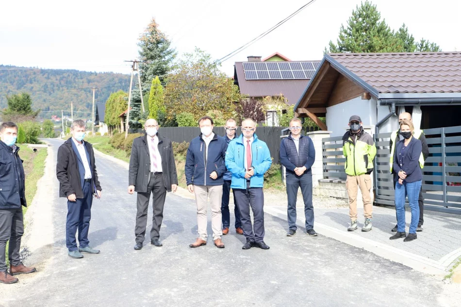 Kolejne zmodernizowane drogi gminne po odbiorach - zdjęcie 14